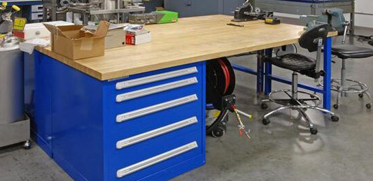 浦豐柜業(yè)幫助中國重汽動力公司設(shè)計(jì)鉗工工作臺